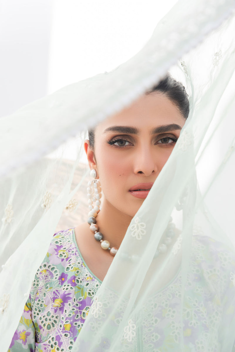 AYEZA KHAN FT. MONA EID COLLECTION MAKW1