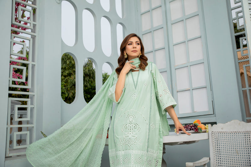 NOORMA KAMAL CHIKANKARI LAWN 01